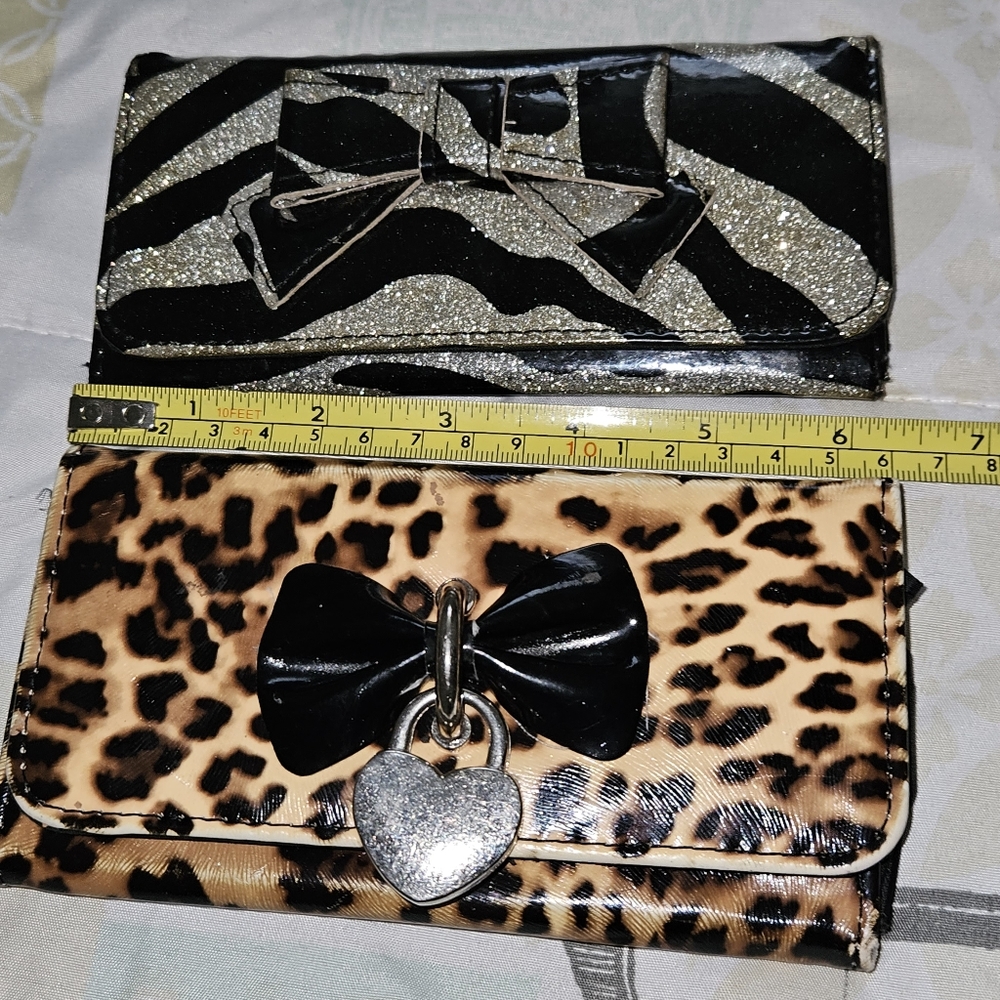Free Bundle Item- 2 Trifold Wallets - image 5